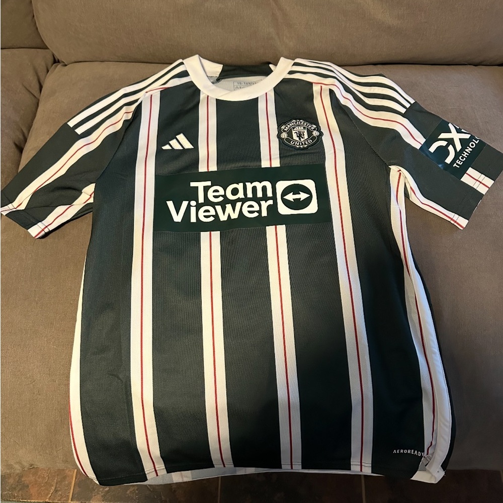 manchester united soccer jersey size 15-16y